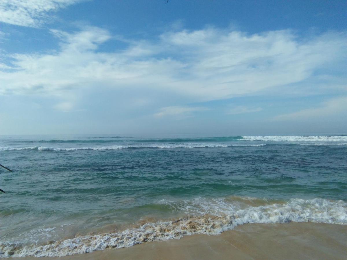 Rainbow Surf Beach Hotel Koggala Bagian luar foto