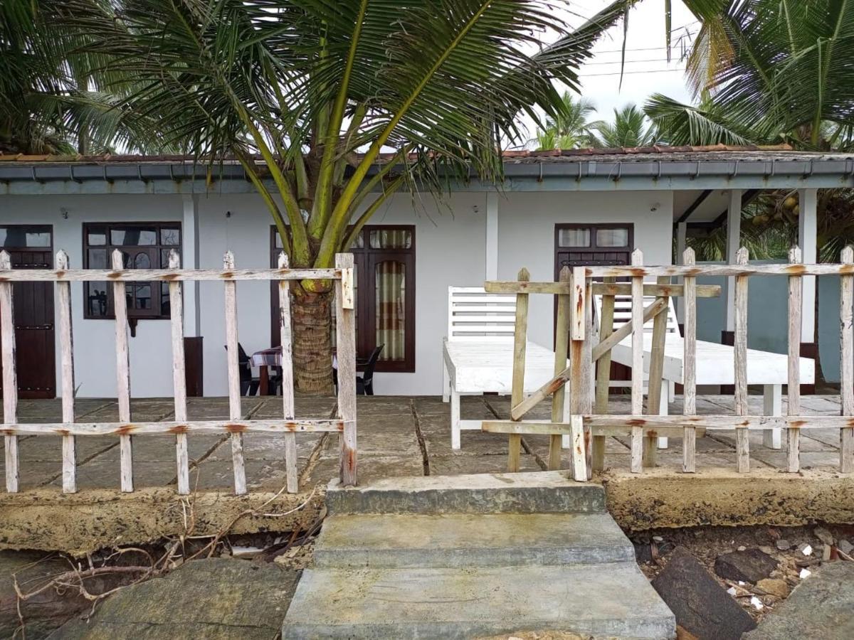 Rainbow Surf Beach Hotel Koggala Bagian luar foto