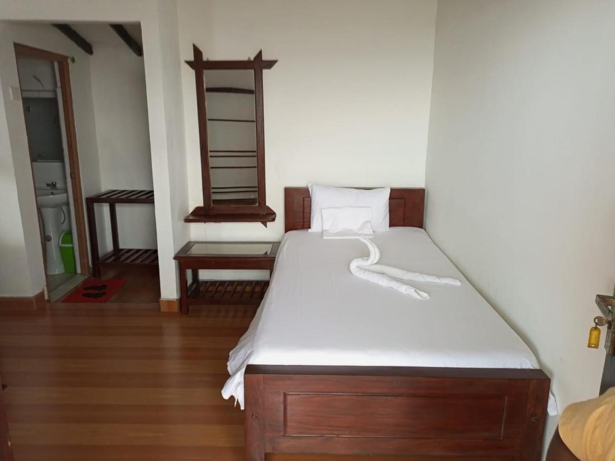 Rainbow Surf Beach Hotel Koggala Bagian luar foto