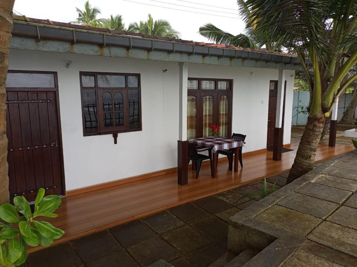 Rainbow Surf Beach Hotel Koggala Bagian luar foto