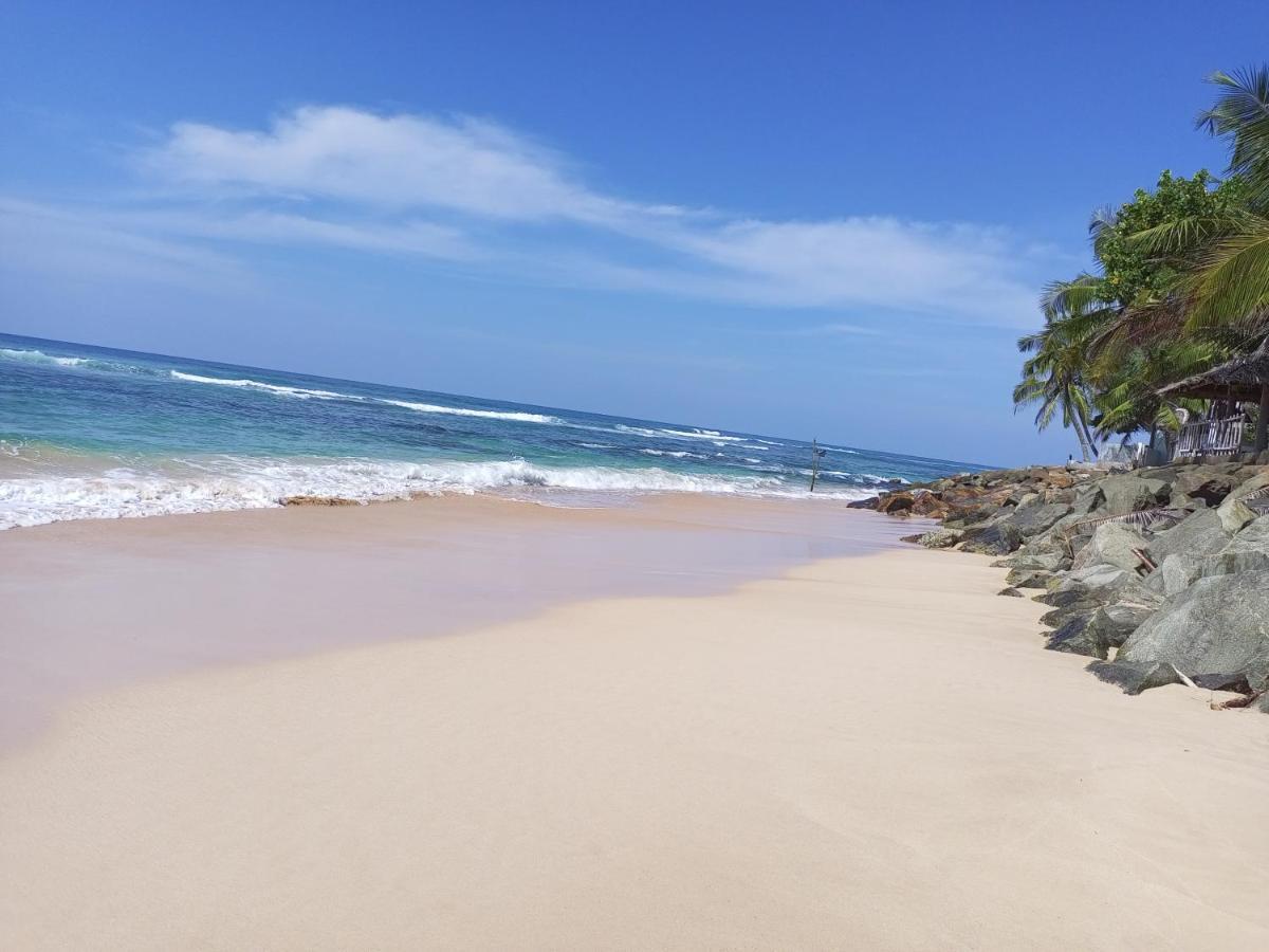 Rainbow Surf Beach Hotel Koggala Bagian luar foto