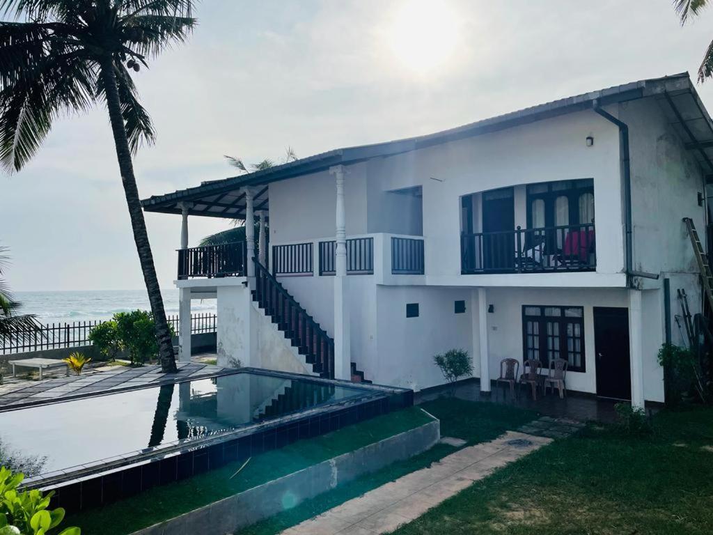 Rainbow Surf Beach Hotel Koggala Bagian luar foto