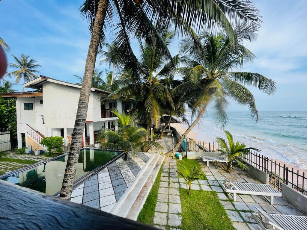 Rainbow Surf Beach Hotel Koggala Bagian luar foto