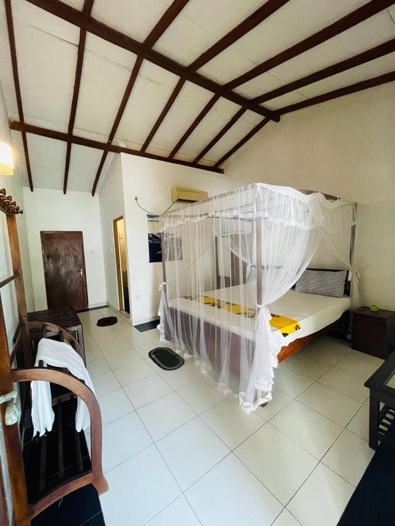 Rainbow Surf Beach Hotel Koggala Bagian luar foto
