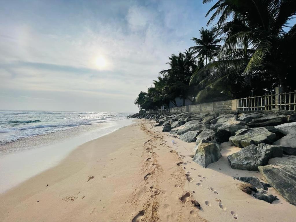 Rainbow Surf Beach Hotel Koggala Bagian luar foto