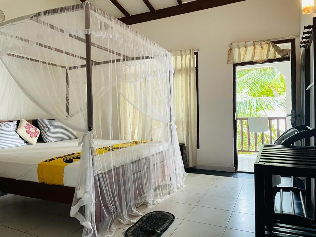 Rainbow Surf Beach Hotel Koggala Ruang foto