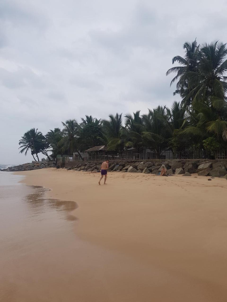 Rainbow Surf Beach Hotel Koggala Bagian luar foto