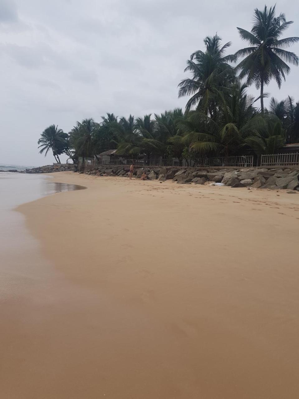 Rainbow Surf Beach Hotel Koggala Bagian luar foto
