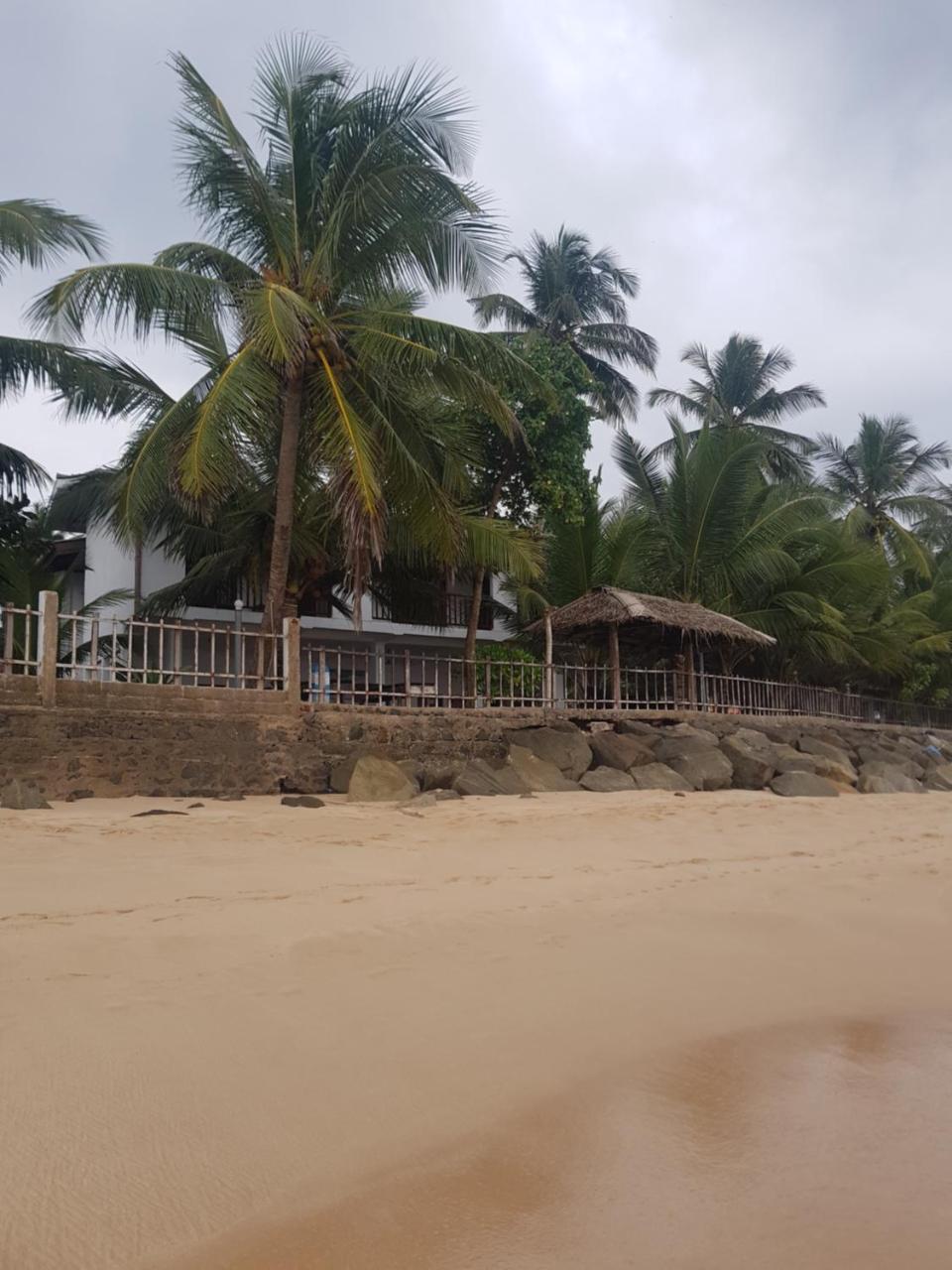 Rainbow Surf Beach Hotel Koggala Bagian luar foto