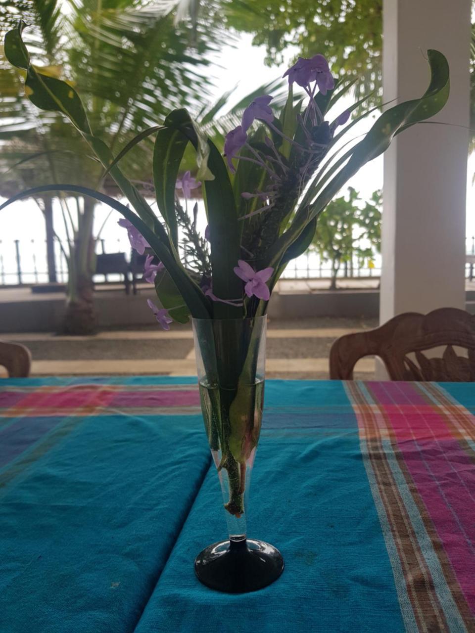 Rainbow Surf Beach Hotel Koggala Bagian luar foto