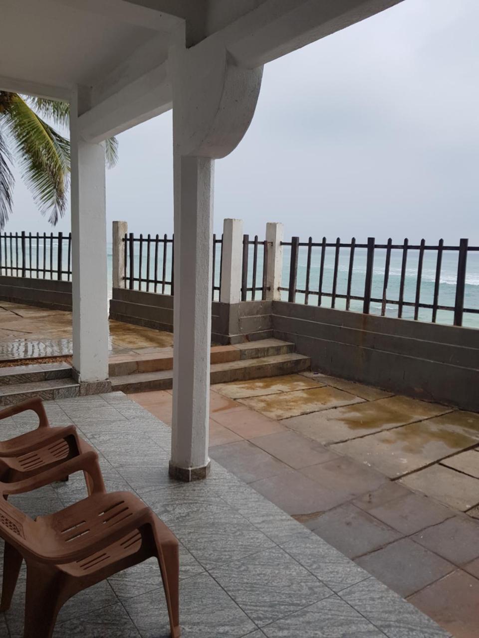 Rainbow Surf Beach Hotel Koggala Bagian luar foto