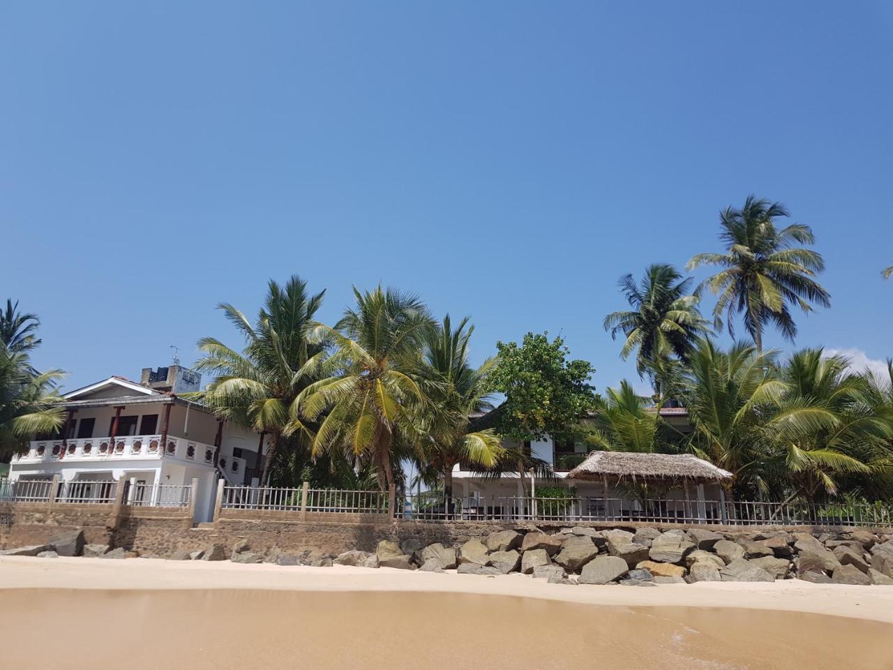 Rainbow Surf Beach Hotel Koggala Bagian luar foto