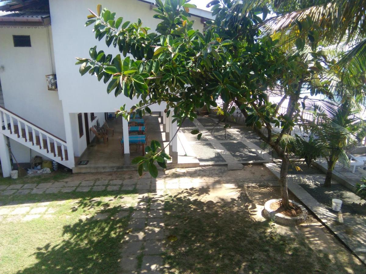 Rainbow Surf Beach Hotel Koggala Bagian luar foto