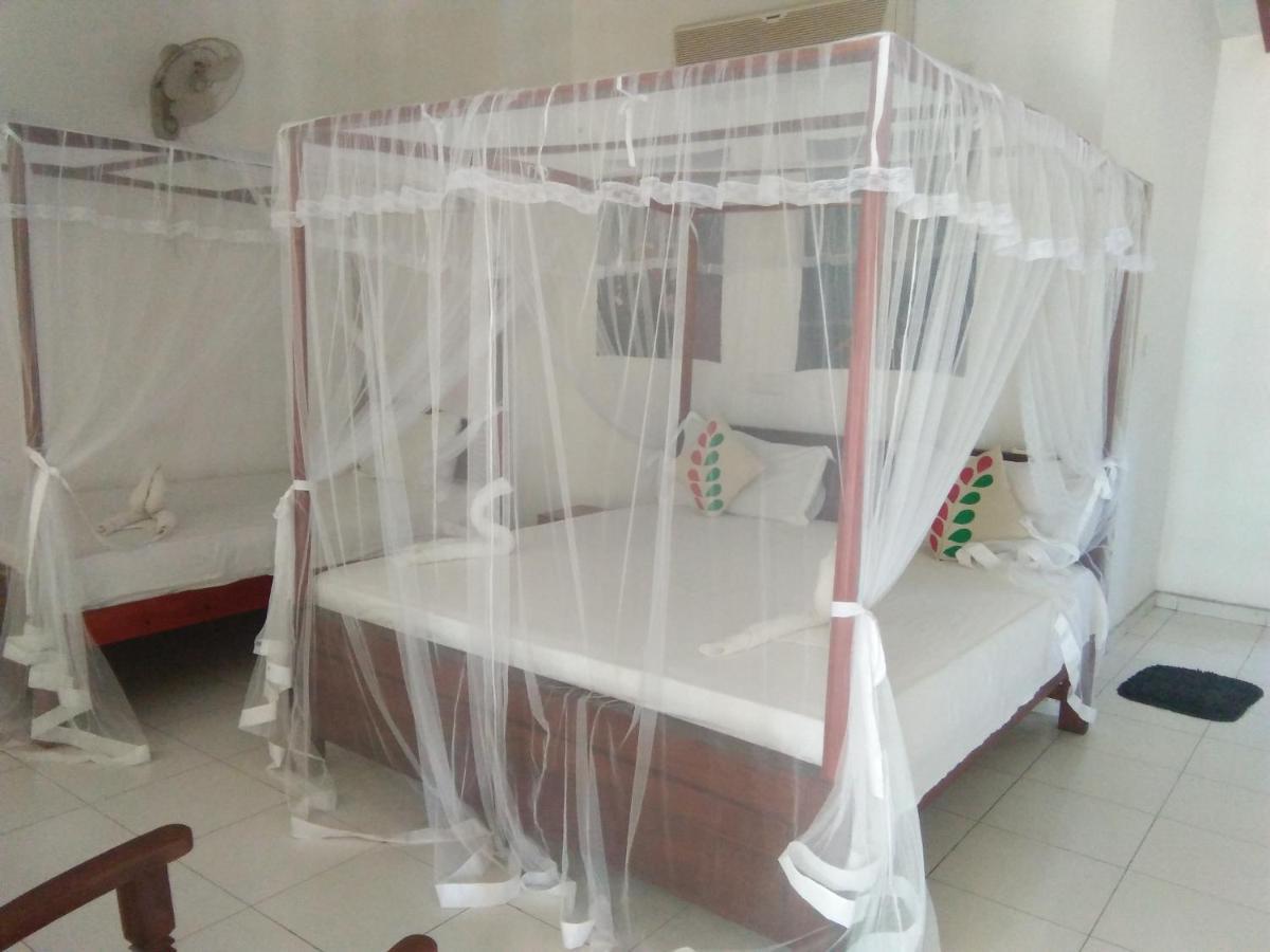 Rainbow Surf Beach Hotel Koggala Bagian luar foto