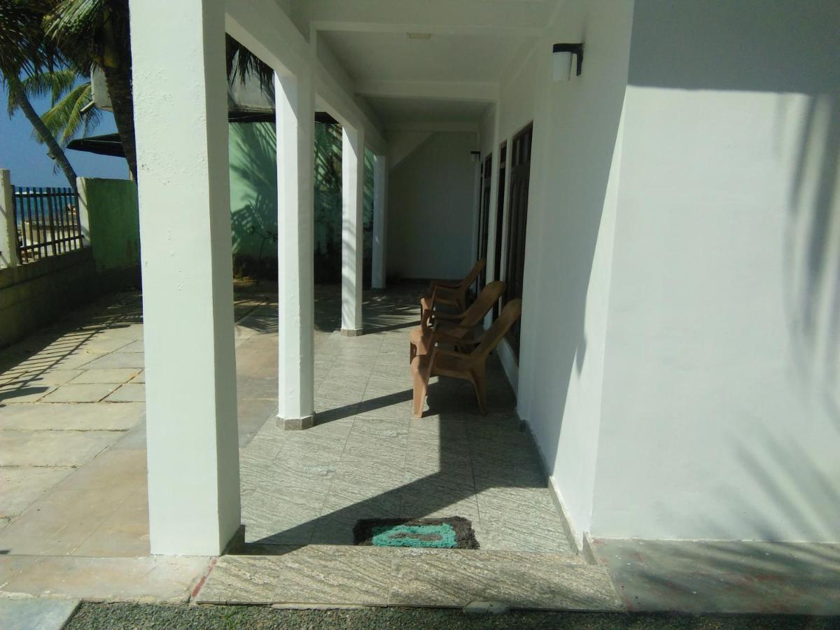 Rainbow Surf Beach Hotel Koggala Bagian luar foto