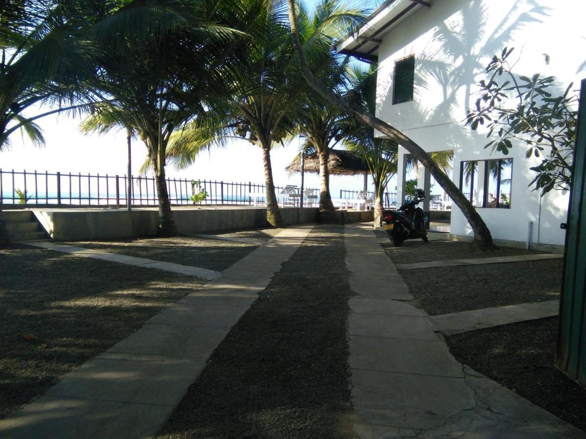 Rainbow Surf Beach Hotel Koggala Bagian luar foto