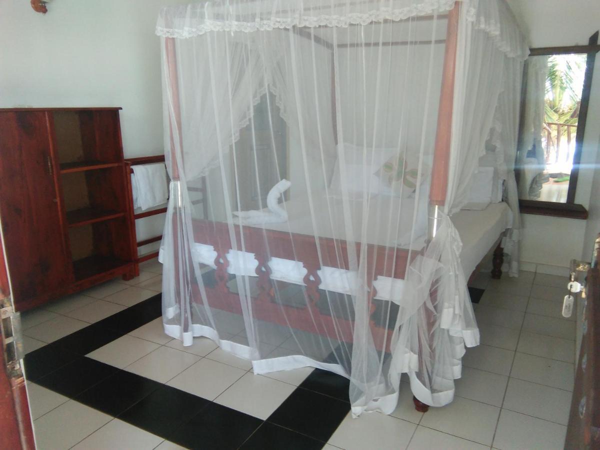 Rainbow Surf Beach Hotel Koggala Bagian luar foto